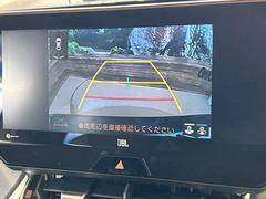 【バックカメラ】駐車時に後方がリアルタイム映像で確認できます。大型商業施設や立体駐車場での駐車時や、夜間のバック時に大活躍！運転スキルに関わらず、今や必須となった装備のひとつです！ 4