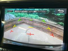 【バックカメラ】駐車時に後方がリアルタイム映像で確認できます。大型商業施設や立体駐車場での駐車時や、夜間のバック時に大活躍！運転スキルに関わらず、今や必須となった装備のひとつです！ 4