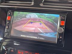 【バックカメラ】駐車時に後方がリアルタイム映像で確認できます。大型商業施設や立体駐車場での駐車時や、夜間のバック時に大活躍！運転スキルに関わらず、今や必須となった装備のひとつです！ 5