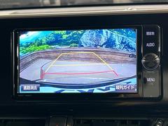 【バックカメラ】駐車時に後方がリアルタイム映像で確認できます。大型商業施設や立体駐車場での駐車時や、夜間のバック時に大活躍！運転スキルに関わらず、今や必須となった装備のひとつです！ 4