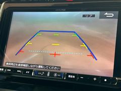 【バックカメラ】駐車時に後方がリアルタイム映像で確認できます。大型商業施設や立体駐車場での駐車時や、夜間のバック時に大活躍！運転スキルに関わらず、今や必須となった装備のひとつです！ 5