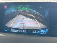 【バックカメラ】駐車時に後方がリアルタイム映像で確認できます。大型商業施設や立体駐車場での駐車時や、夜間のバック時に大活躍！運転スキルに関わらず、今や必須となった装備のひとつです！ 4