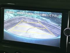 【バックカメラ】駐車時に後方がリアルタイム映像で確認できます。大型商業施設や立体駐車場での駐車時や、夜間のバック時に大活躍！運転スキルに関わらず、今や必須となった装備のひとつです！ 5