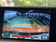 【バックカメラ】駐車時に後方がリアルタイム映像で確認できます。大型商業施設や立体駐車場での駐車時や、夜間のバック時に大活躍！運転スキルに関わらず、今や必須となった装備のひとつです！ 5