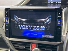 【ＢＩＧ-Ｘ１１インチナビ】人気の大画面ＢＩＧ-Ｘナビを装備。専用設計で車内の雰囲気にマッチ！ナビ利用時のマップ表示は見やすく、テレビやＤＶＤは臨場感がアップ！いつものドライブがグッと楽しくなります♪ 4