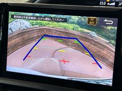 【バックカメラ】駐車時に後方がリアルタイム映像で確認できます。大型商業施設や立体駐車場での駐車時や、夜間のバック時に大活躍！運転スキルに関わらず、今や必須となった装備のひとつです！ 5