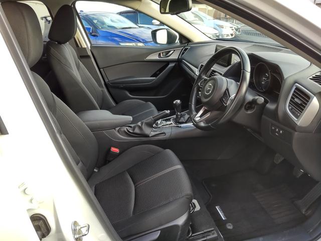 アクセラ １５Ｓ　６速ＭＴ　純正ＳＤナビ　ＥＴＣ　Ｂカメラ　Ｐスタート　ＬＥＤヘッドライト　オートハイビーム　自動防眩ミラー　衝突軽減ブレーキ　障害物センサー　クルーズコントロール　Ｂｌｕｅｔｏｏｔｈオーディオ（11枚目）