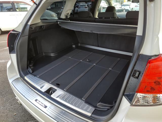 レガシィアウトバック ２．５ｉアイサイト　ＥＸエディションＩＩ　柿本改インテークチャンバー、マフラー　ＳＴｉタワーバー、アルミペダル、Ｐスタートスイッチ　前方ドラレコ　ＥＴＣ　ＳＤナビ　Ｂカメラ　レーダークルコン　パドルシフト　電動パーキングブレーキ（13枚目）