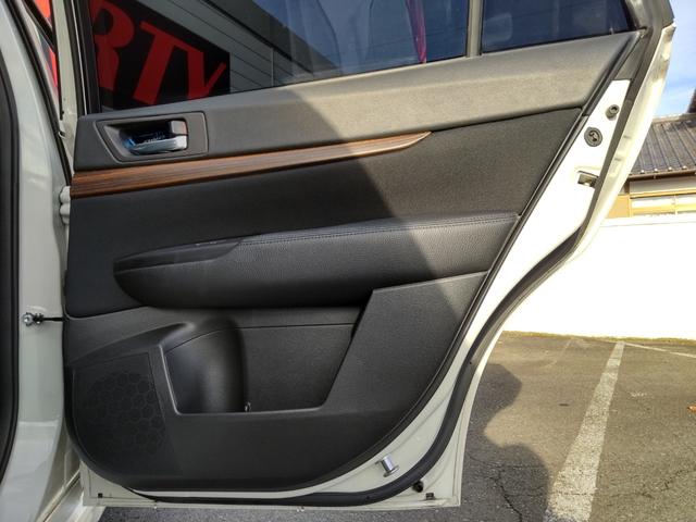 レガシィアウトバック ２．５ｉアイサイト　ＥＸエディションＩＩ　柿本改インテークチャンバー、マフラー　ＳＴｉタワーバー、アルミペダル、Ｐスタートスイッチ　前方ドラレコ　ＥＴＣ　ＳＤナビ　Ｂカメラ　レーダークルコン　パドルシフト　電動パーキングブレーキ（28枚目）