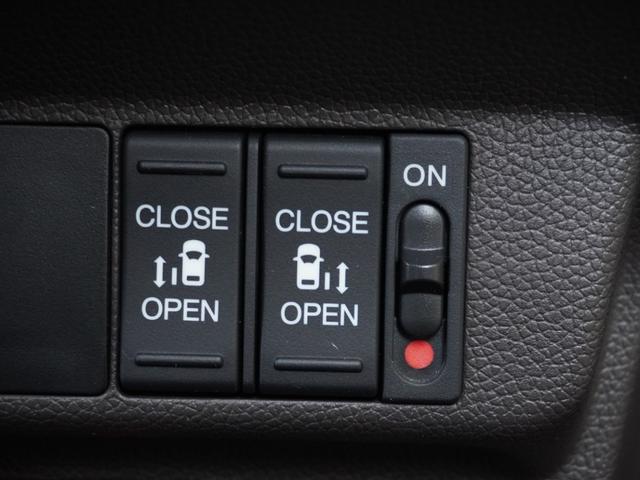 フリードハイブリッド ハイブリッド・Ｇホンダセンシング　純正９インチナビ（ＶＸＭ－２１７ＶＦＮｉ）　フルセグ　リアカメラ　ＥＴＣ（ナビ連動）　衝突軽減ブレーキ　両側電動ドア　シートヒーター　ウォークスルー　レーンアシスト　ＬＥＤオートライト　ＣＤ　ＤＶＤ（17枚目）