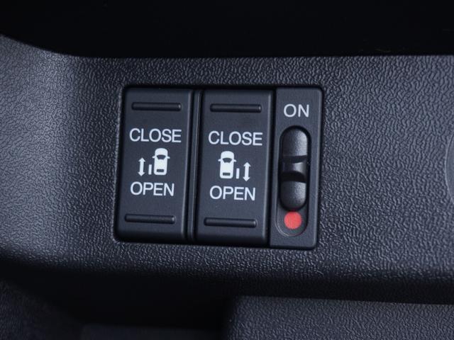 ステップワゴンスパーダ スパーダホンダセンシング　ワンオーナー車　純正９インチナビ（ＶＸＭ－２１７ＶＦＮｉ）　フルセグ　リアモニター（ＶＭ－１８５ＥＮ）　Ｒカメラ　ＥＴＣ２．０（ナビ連動）　衝突軽減ブレーキ　　パドルシフト　ＬＥＤオートライト・フォグ（17枚目）