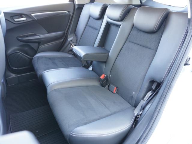 シャトル ハイブリッドＺ　ワンオーナー車　純正７インチナビ（ＶＸＭ－１５２ＶＦｉ）　フルセグ　リアカメラ　ＥＴＣ　衝突軽減ブレーキ　シートヒーター　デュアルオートエアコン　パドルシフト　クルーズコントロール　ＬＥＤオートライト（9枚目）