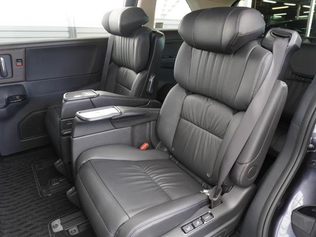 オデッセイハイブリッド ｅ：ＨＥＶアブソルート・ＥＸ　弊社デモカー　１１．４インチナビ　（ＬＸＭ－２４７ＶＦＬｉ）　フルセグ　全周囲カメラ　ＥＴＣ　ドラレコ（ナビ連動）　前後障害物センサー　電動リアゲート・本革シート　シートヒーター　ブラインドスポット（10枚目）