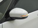 ◆ドアミラーウインカー◆ドアミラーにウインカーを装備しています。対向車に自身の進行方向を合図し安全に運転できます。