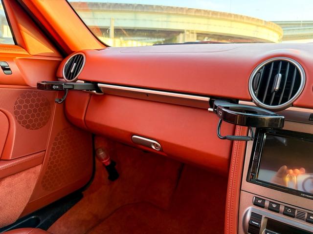 ケイマン Ｓ　ディプティック　希少テラコッタレザーシート　ディスプレイオーディオ　Ｂｌｕｅｔｏｏｔｈオーディオ　ＰＡＳＭ　ＰＳＭ　シートヒーター　減衰力調整　可変リアスポイラ　ＥＴＣ　レーダー探知機（63枚目）
