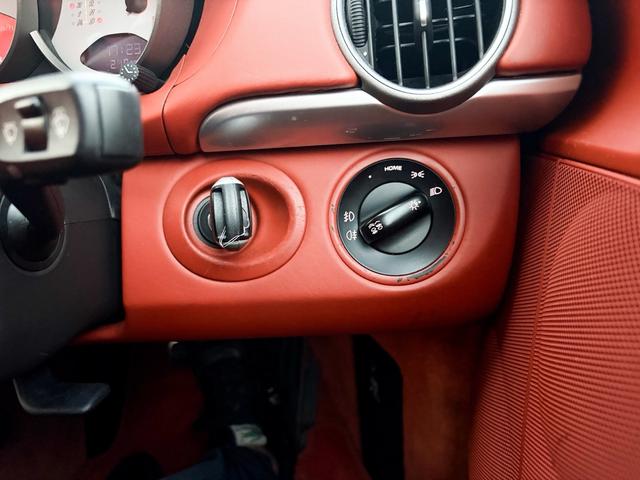 ケイマン Ｓ　ディプティック　希少テラコッタレザーシート　ディスプレイオーディオ　Ｂｌｕｅｔｏｏｔｈオーディオ　ＰＡＳＭ　ＰＳＭ　シートヒーター　減衰力調整　可変リアスポイラ　ＥＴＣ　レーダー探知機（69枚目）