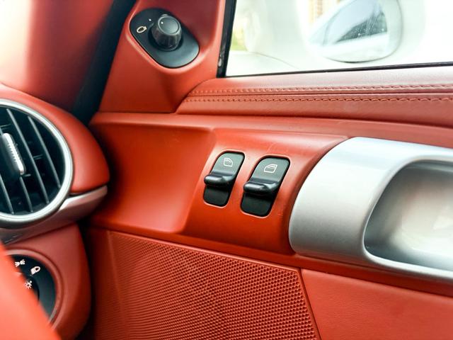 ケイマン Ｓ　ディプティック　希少テラコッタレザーシート　ディスプレイオーディオ　Ｂｌｕｅｔｏｏｔｈオーディオ　ＰＡＳＭ　ＰＳＭ　シートヒーター　減衰力調整　可変リアスポイラ　ＥＴＣ　レーダー探知機（70枚目）