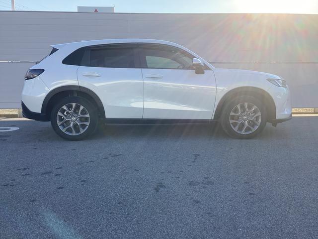 ＺＲ－Ｖ ｅ：ＨＥＶＸ　８インチナビ　ＥＴＣ　バックカメラ　ブラインドスポットインフォメーション　渋滞追従機能付アダプティブクルーズコントロール　パワーテールゲート　電子制御パーキングブレーキ／オートブレーキホールド（4枚目）