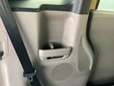 後席の左右にあるドリンクホルダー付きサイドポケットは、ちょっとした収納にも使えます。