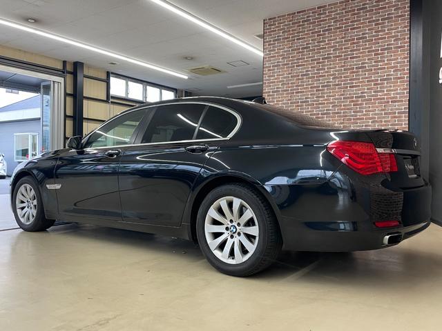 ７シリーズ ７４０ｉ　コンフォートパッケージ　プラスパッケージ　ベンチレーション　サンルーフ　全席シートヒーター　純正ナビ　ＴＶ　ソフトクローズドア　パワートランク　前席メモリーパワーシート　前後ドラレコ　ブラック（12枚目）