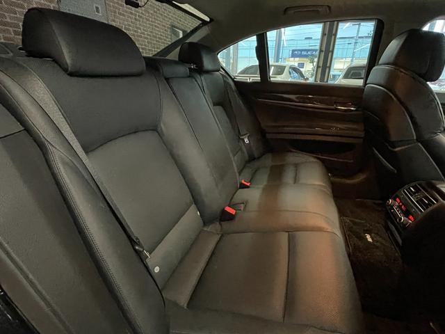 ７シリーズ ７４０ｉ　コンフォートパッケージ　プラスパッケージ　ベンチレーション　サンルーフ　全席シートヒーター　純正ナビ　ＴＶ　ソフトクローズドア　パワートランク　前席メモリーパワーシート　前後ドラレコ　ブラック（36枚目）