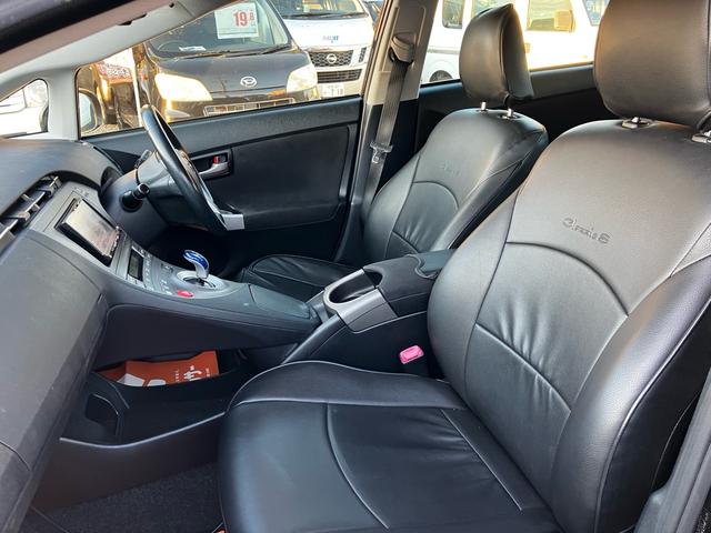 プリウス Ｇツーリングセレクション　ナビ　ＣＤ再生　ＤＶＤ再生　Ｂｌｕｅｔｏｏｔｈ接続　ＥＴＣ　二眼ヘッドライト　電動シート　エンジンプッシュスタート　スマーキー　スマートキー　フロントフォグランンプ（30枚目）