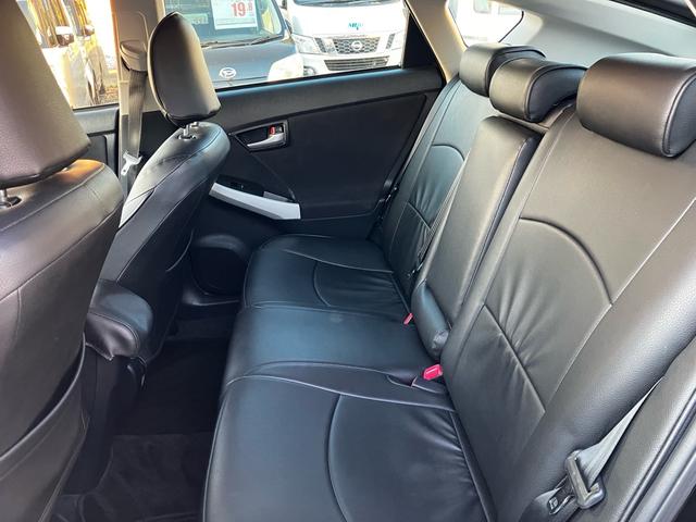 プリウス Ｇツーリングセレクション　ナビ　ＣＤ再生　ＤＶＤ再生　Ｂｌｕｅｔｏｏｔｈ接続　ＥＴＣ　二眼ヘッドライト　電動シート　エンジンプッシュスタート　スマーキー　スマートキー　フロントフォグランンプ（32枚目）