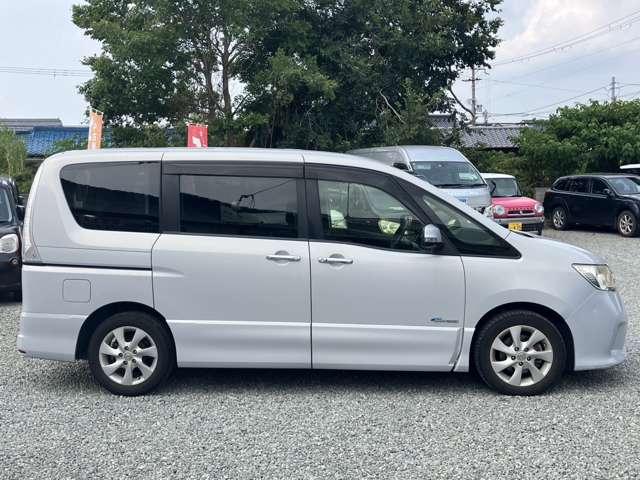 セレナ ハイウェイスター　Ｓ－ハイブリッド　フルセグナビ　ＥＴＣ　バックカメラ　Ｂｌｕｅｔｏｏｔｈオーディオ接続　ＤＶＤ再生　両側パワースライドドア　後席モニター　エンジンプッシュスタート　全国　自社　ローン　対応（9枚目）