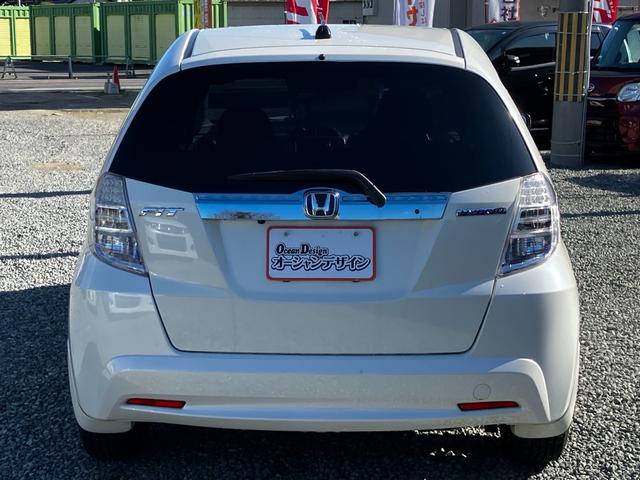 フィットハイブリッド スマートセレクション　純正ギャザーズナビ　フルセグ　Ｂｌｕｅｔｏｏｔｈオーディオ接続　バックカメラ　ＥＴＣ　クルーズコントロール　ディスチャージヘッドライト（11枚目）