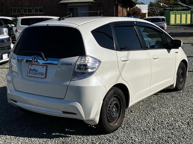 フィットハイブリッド スマートセレクション　純正ギャザーズナビ　フルセグ　Ｂｌｕｅｔｏｏｔｈオーディオ接続　バックカメラ　ＥＴＣ　クルーズコントロール　ディスチャージヘッドライト（12枚目）