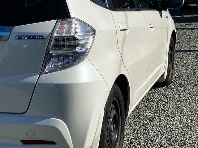 フィットハイブリッド スマートセレクション　純正ギャザーズナビ　フルセグ　Ｂｌｕｅｔｏｏｔｈオーディオ接続　バックカメラ　ＥＴＣ　クルーズコントロール　ディスチャージヘッドライト（20枚目）