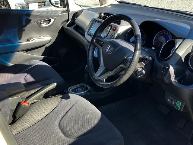 フィットハイブリッド スマートセレクション　純正ギャザーズナビ　フルセグ　Ｂｌｕｅｔｏｏｔｈオーディオ接続　バックカメラ　ＥＴＣ　クルーズコントロール　ディスチャージヘッドライト（27枚目）