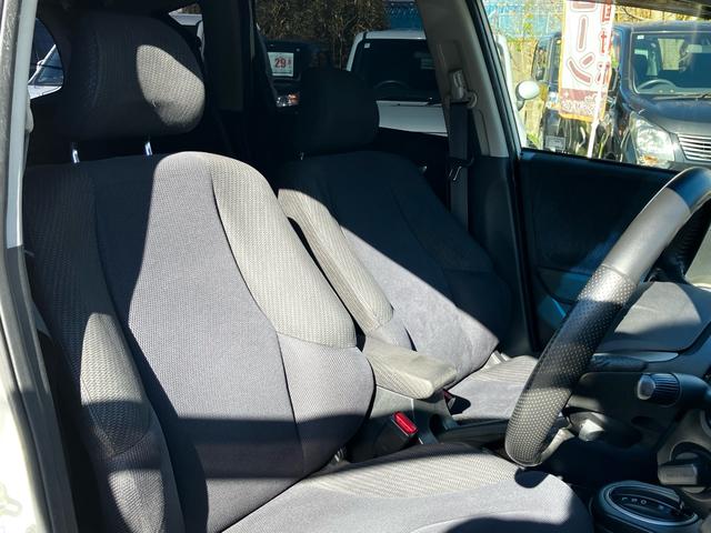 フィットハイブリッド スマートセレクション　純正ギャザーズナビ　フルセグ　Ｂｌｕｅｔｏｏｔｈオーディオ接続　バックカメラ　ＥＴＣ　クルーズコントロール　ディスチャージヘッドライト（28枚目）