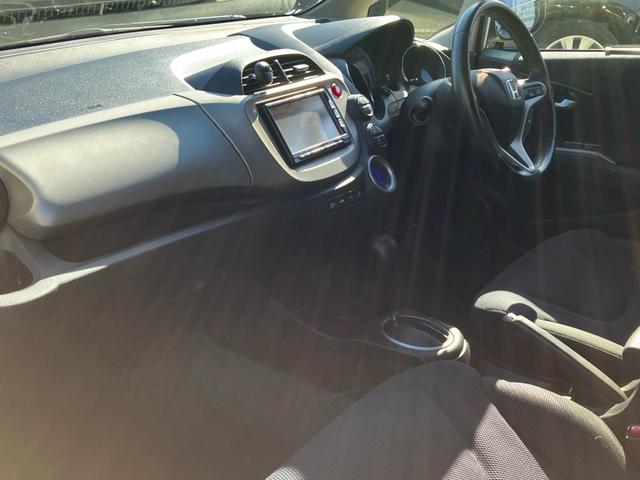 フィットハイブリッド スマートセレクション　純正ギャザーズナビ　フルセグ　Ｂｌｕｅｔｏｏｔｈオーディオ接続　バックカメラ　ＥＴＣ　クルーズコントロール　ディスチャージヘッドライト（29枚目）