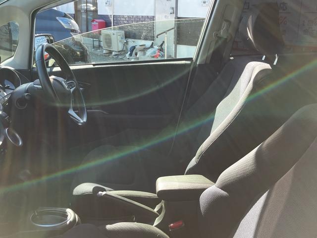 フィットハイブリッド スマートセレクション　純正ギャザーズナビ　フルセグ　Ｂｌｕｅｔｏｏｔｈオーディオ接続　バックカメラ　ＥＴＣ　クルーズコントロール　ディスチャージヘッドライト（30枚目）