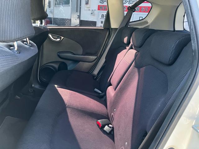 フィットハイブリッド スマートセレクション　純正ギャザーズナビ　フルセグ　Ｂｌｕｅｔｏｏｔｈオーディオ接続　バックカメラ　ＥＴＣ　クルーズコントロール　ディスチャージヘッドライト（31枚目）