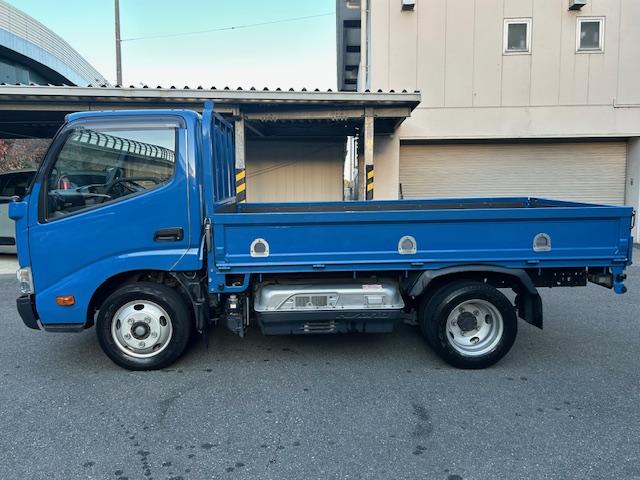 トヨエース 2t平ボデー・ディーゼルハイブリッド車・オートマ・左電格ミラー・パワーウインド・カーナビ・ETC・ドライブレコーダー・バックモニター(4枚目)