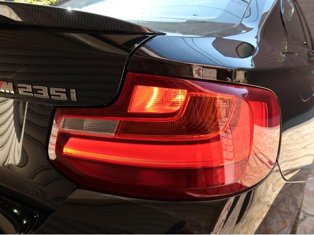 ２シリーズ Ｍ２３５ｉクーペ　６速マニュアル／ＢＢＳ　ＲＩ－Ａ１８インチ／ビルシュタイン／レムスマフラー／Ｍパフォーマンスカーボンパネル／ブラックレザー／ダウンパイプ／ＦＴＰチャージパイプ／純正ナビ／バックカメラＥＴＣ／点検記録簿（18枚目）