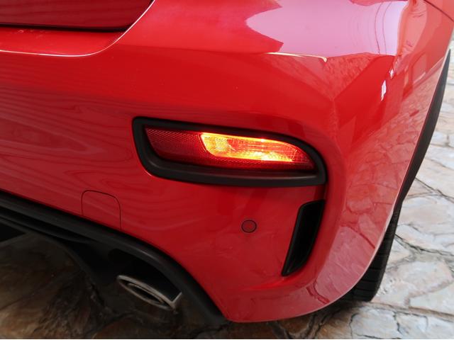 アバルト５９５ ベースグレード　後期型／ＵＣｏｎｎｅｃｔ／ディスプレイオーディオ／ＡｐｐｌｅＣａｒＰｌａｙ／ＡｎｄｒｏｉｄＡｕｔｏ／Ｂｌｕｅｔｏｏｔｈオーディオ／リアセンサー／パドルシフト／ディーラー記録簿／タイベル交換済／ＥＴＣ（18枚目）