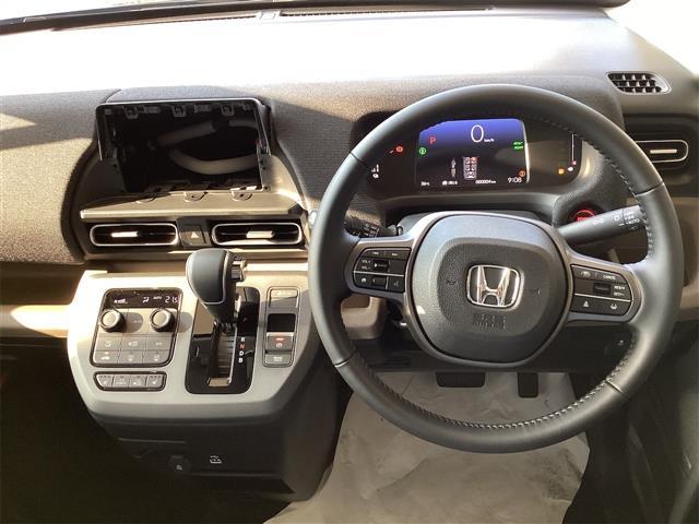 フリード e:HEVエアー EX バックカメラ クリアランスソナー オートクルーズコントロール レーンアシスト 衝突被害軽減システム 両側電動スライドドア LEDヘッドランプ スマートキー 電動格納ミラー シートヒーター 3列シート(5枚目)