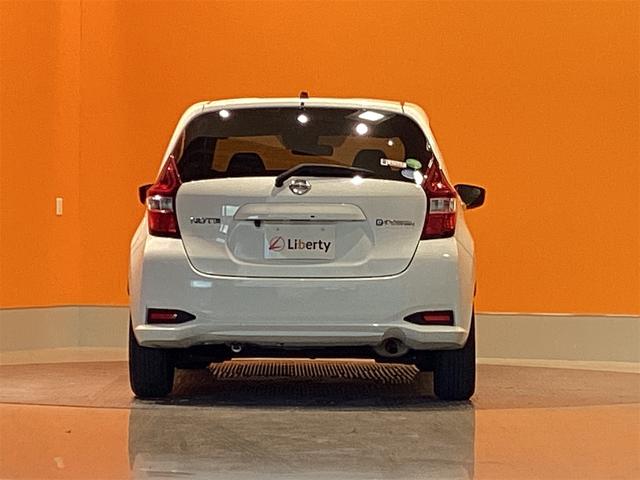 ノート e-パワー X バックカメラ ナビ クリアランスソナー レーンアシスト 衝突被害軽減システム オートライト スマートキー アイドリングストップ 電動格納ミラー CVT 盗難防止システム 衝突安全ボディ ABS ESC(9枚目)