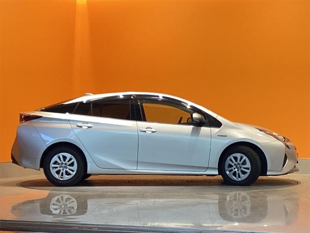 プリウス S ETC ナビ オートライト LEDヘッドランプ スマートキー 電動格納ミラー CVT 盗難防止システム 衝突安全ボディ ABS ESC CD Bluetooth(7枚目)