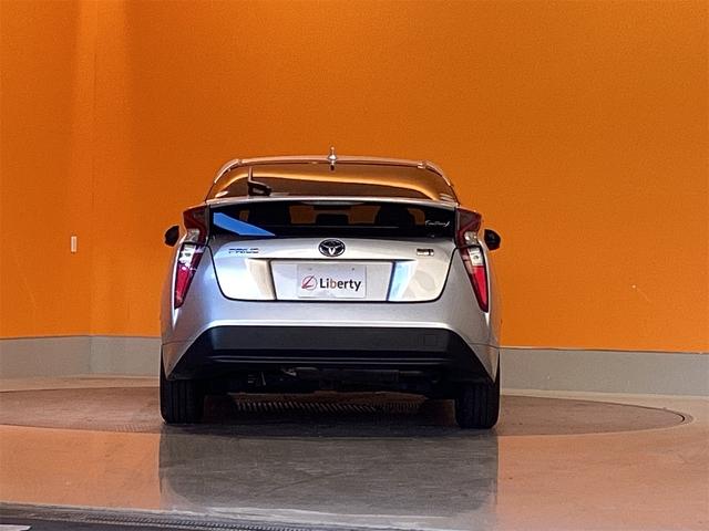 プリウス S ETC ナビ オートライト LEDヘッドランプ スマートキー 電動格納ミラー CVT 盗難防止システム 衝突安全ボディ ABS ESC CD Bluetooth(9枚目)