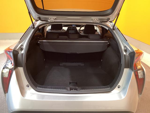 プリウス S ETC ナビ オートライト LEDヘッドランプ スマートキー 電動格納ミラー CVT 盗難防止システム 衝突安全ボディ ABS ESC CD Bluetooth(14枚目)