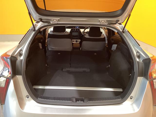 プリウス S ETC ナビ オートライト LEDヘッドランプ スマートキー 電動格納ミラー CVT 盗難防止システム 衝突安全ボディ ABS ESC CD Bluetooth(15枚目)