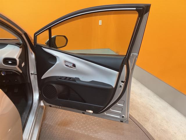 プリウス S ETC ナビ オートライト LEDヘッドランプ スマートキー 電動格納ミラー CVT 盗難防止システム 衝突安全ボディ ABS ESC CD Bluetooth(18枚目)