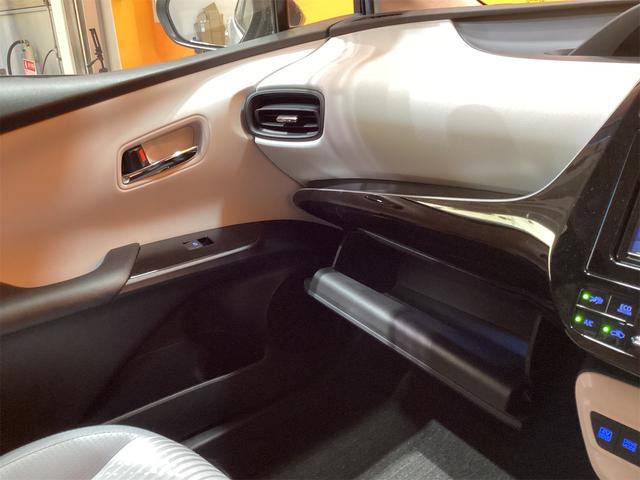 プリウス S ETC ナビ オートライト LEDヘッドランプ スマートキー 電動格納ミラー CVT 盗難防止システム 衝突安全ボディ ABS ESC CD Bluetooth(28枚目)