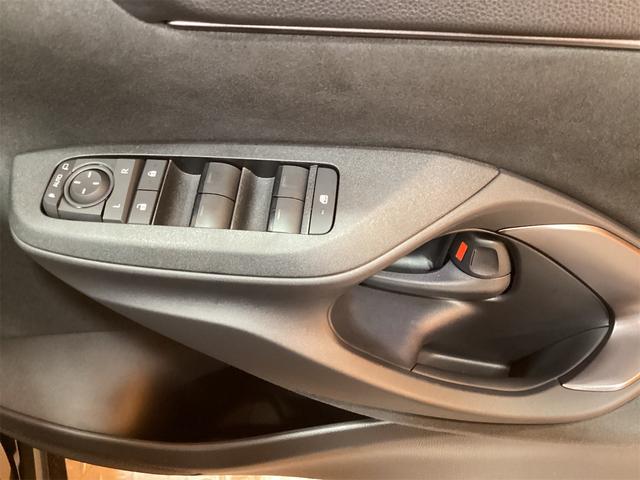 ヤリスクロス ハイブリッドZ 登録済未使用車 禁煙車 トヨタセーフティセンス 純正ディスプレイ Bluetooth対応 パノラミックビューモニター ETC2.0 ブラインドスポットモニター アダプティブクルーズコントロール(19枚目)
