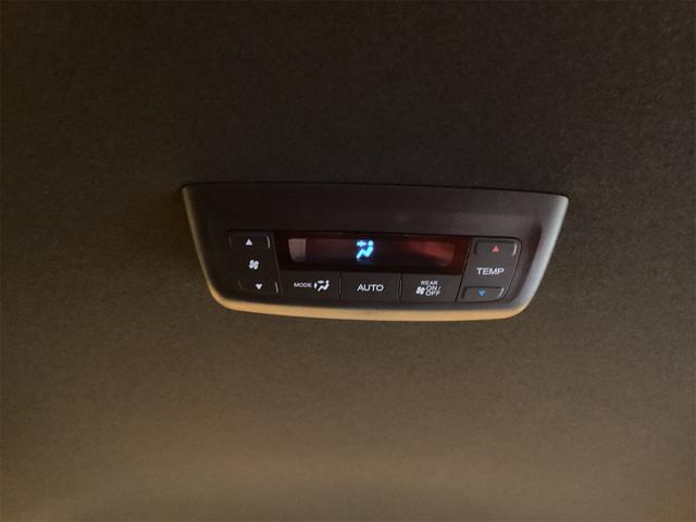 ステップワゴン スパーダ バックカメラ クリアランスソナー 両側電動スライドドア オートライト 電動リアゲート スマートキー 電動格納ミラー シートヒーター 3列シート CVT アルミホイール ESC エアコン(8枚目)