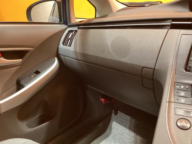 トヨタ プリウス 29枚目